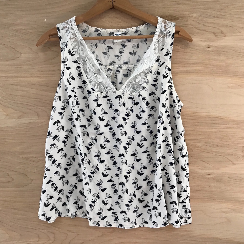 🌼3/$20!🌼Old Navy Flowy Bird-Print Blouse